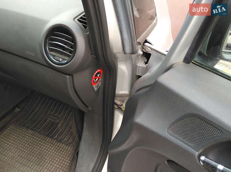 Хэтчбек Opel Corsa 2008 в Киеве