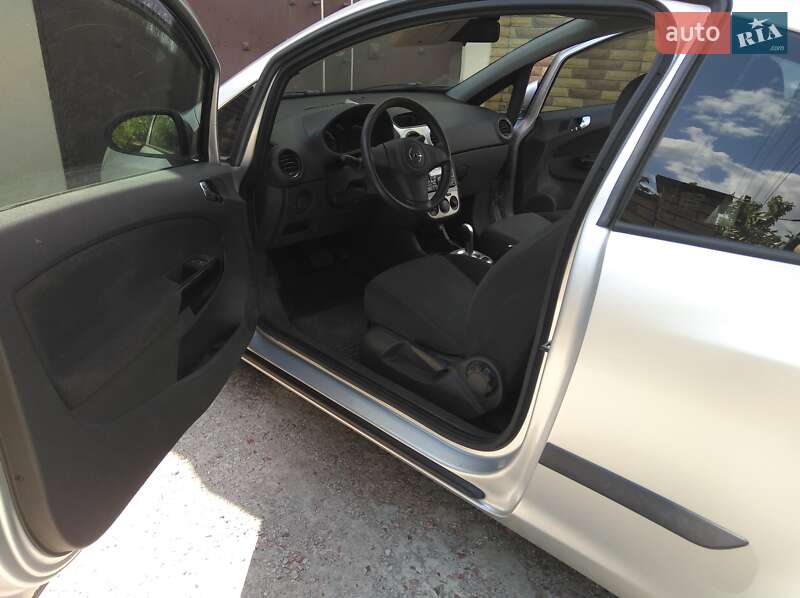 Хэтчбек Opel Corsa 2008 в Киеве