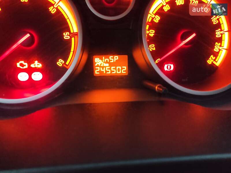 Хэтчбек Opel Corsa 2010 в Новояворовске