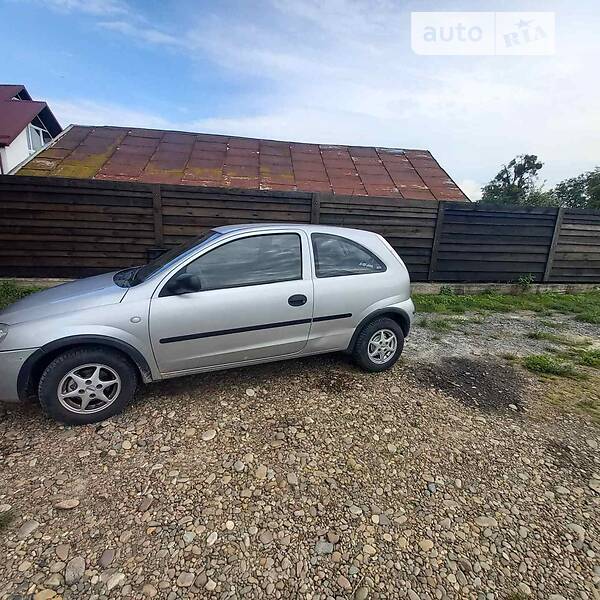 Хэтчбек Opel Corsa 2004 в Львове