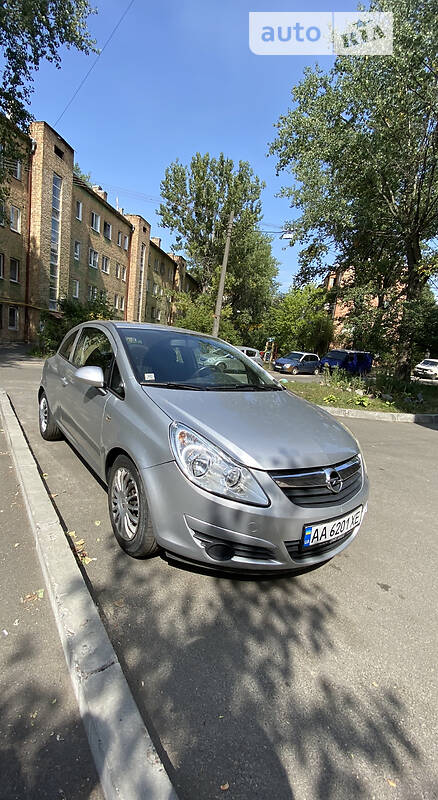 Хэтчбек Opel Corsa 2009 в Киеве