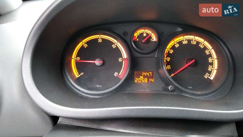 Хэтчбек Opel Corsa 2011 в Репках