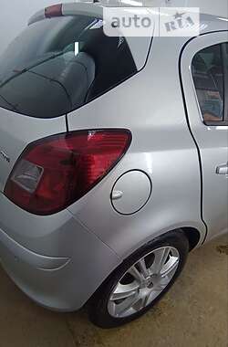 Хэтчбек Opel Corsa 2010 в Ивано-Франковске