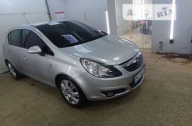 Хэтчбек Opel Corsa 2010 в Ивано-Франковске