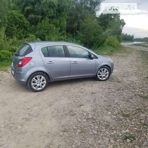 Хэтчбек Opel Corsa 2009 в Ивано-Франковске