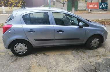 Хэтчбек Opel Corsa 2007 в 