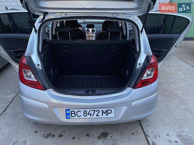 Хэтчбек Opel Corsa 2012 в Стрые