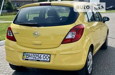 Хэтчбек Opel Corsa 2013 в 