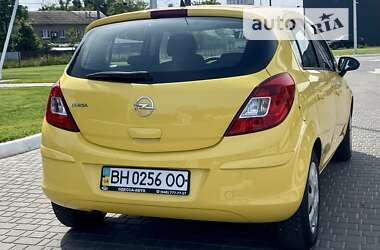 Хэтчбек Opel Corsa 2013 в 