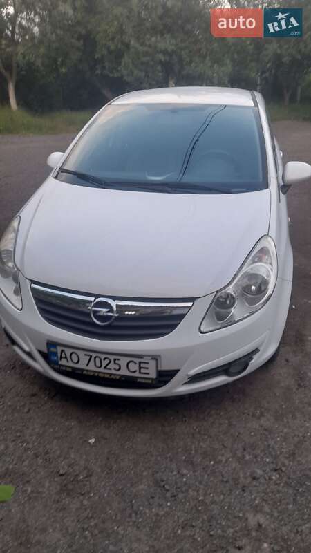 Хэтчбек Opel Corsa 2008 в Перечине