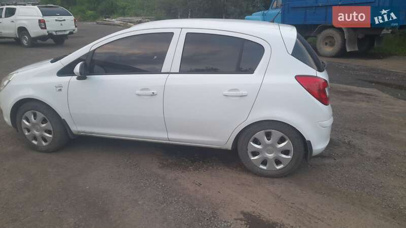 Хэтчбек Opel Corsa 2008 в Перечине