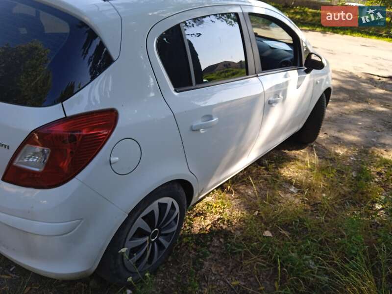 Хэтчбек Opel Corsa 2012 в Андрушевке
