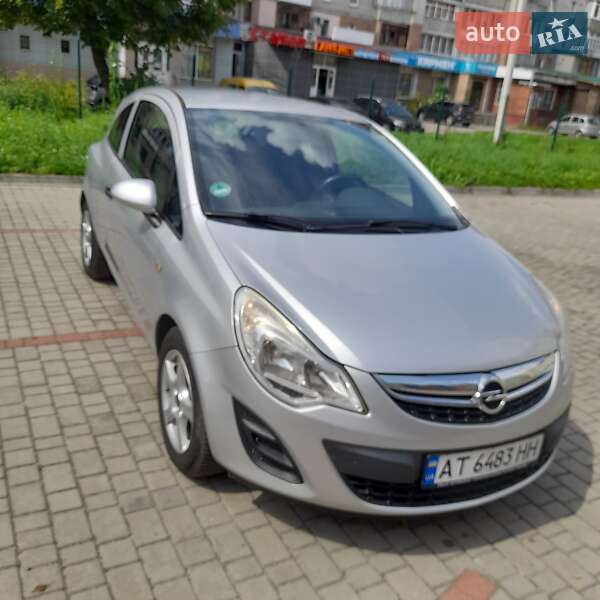Хэтчбек Opel Corsa 2011 в Калуше