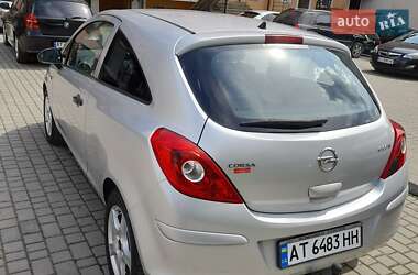 Хэтчбек Opel Corsa 2011 в Калуше