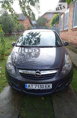 Хэтчбек Opel Corsa 2010 в Монастыриске