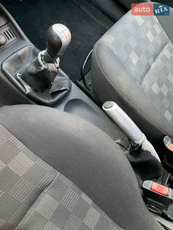 Хэтчбек Opel Corsa 2003 в Золочеве