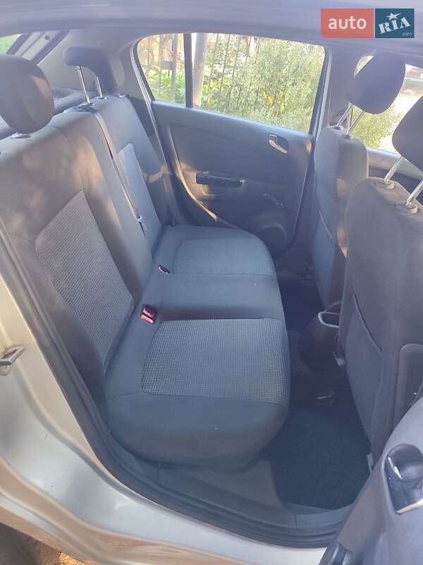 Хэтчбек Opel Corsa 2009 в Кременце