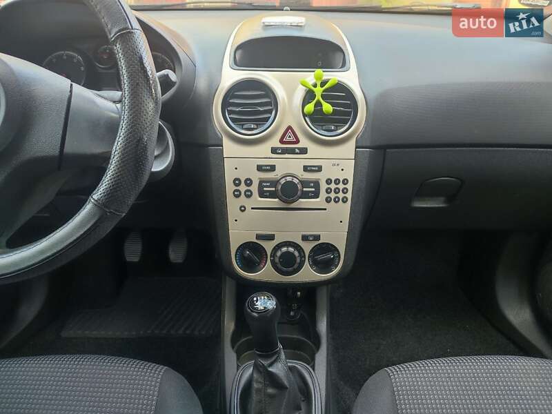 Хэтчбек Opel Corsa 2009 в Кременце