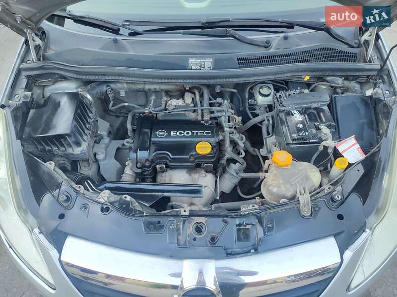 Хэтчбек Opel Corsa 2009 в Кременце