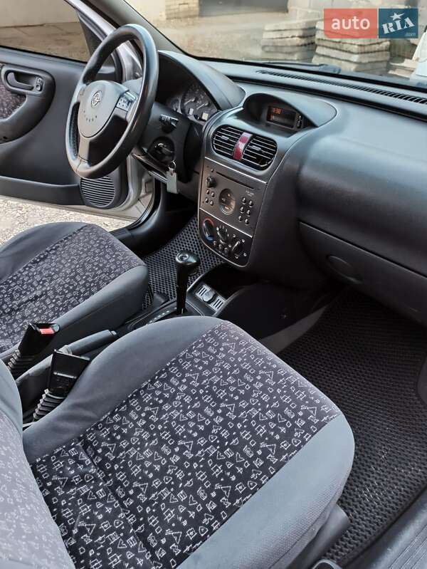Хетчбек Opel Corsa 2002 в Самборі