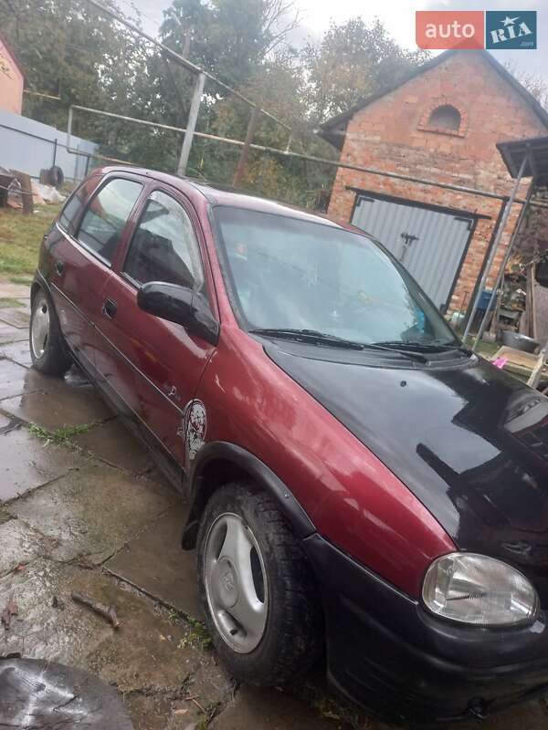 Хэтчбек Opel Corsa 1995 в Черновцах