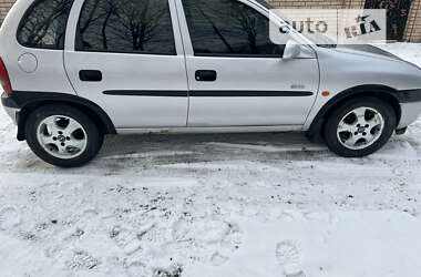 Хэтчбек Opel Corsa 2000 в Сторожинце