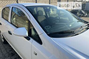 Хэтчбек Opel Corsa 2008 в Новоселице