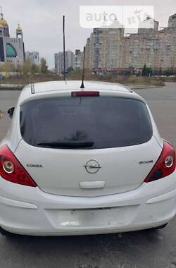 Хэтчбек Opel Corsa 2010 в Киеве