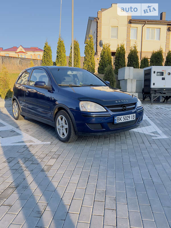 Хэтчбек Opel Corsa 2004 в Ровно