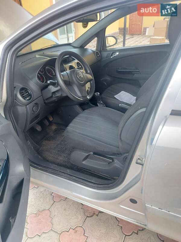 Хэтчбек Opel Corsa 2007 в Кицмани