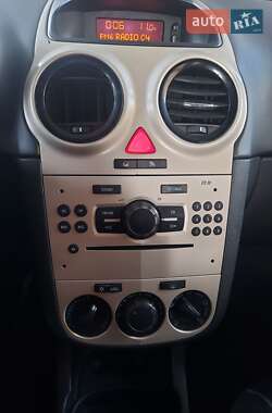 Хэтчбек Opel Corsa 2007 в 