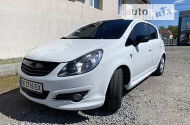 Хэтчбек Opel Corsa 2010 в Ровно