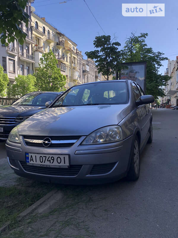 Хэтчбек Opel Corsa 2004 в 