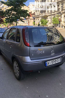 Хэтчбек Opel Corsa 2004 в 