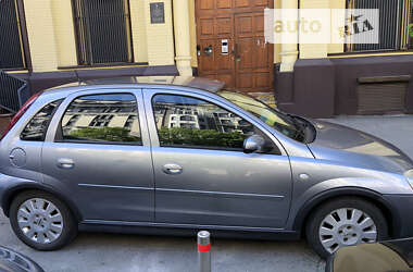 Хэтчбек Opel Corsa 2004 в 