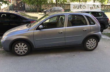 Хэтчбек Opel Corsa 2004 в 