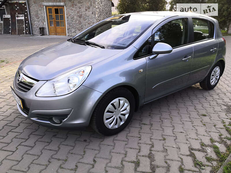 Хэтчбек Opel Corsa 2008 в Калуше