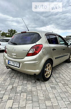 Хэтчбек Opel Corsa 2007 в Киеве