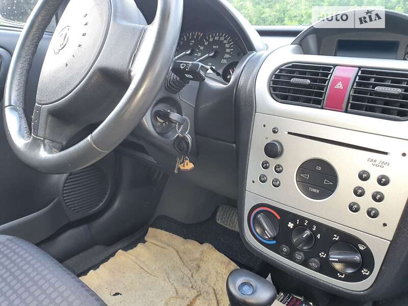 Хэтчбек Opel Corsa 2002 в Полтаве