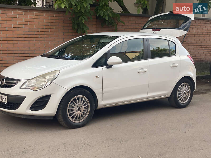 Хэтчбек Opel Corsa 2012 в Львове