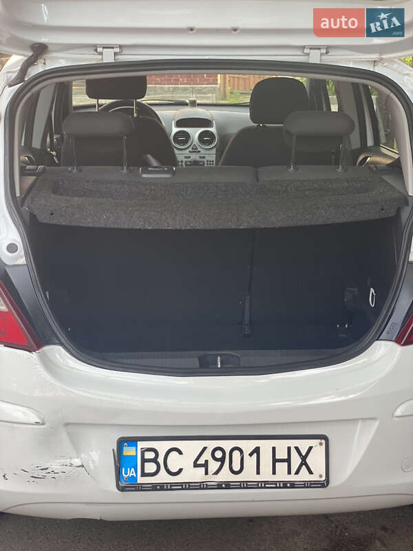 Хэтчбек Opel Corsa 2012 в Львове