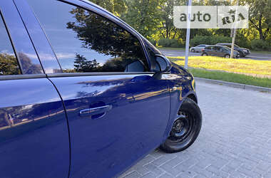 Хэтчбек Opel Corsa 2011 в 