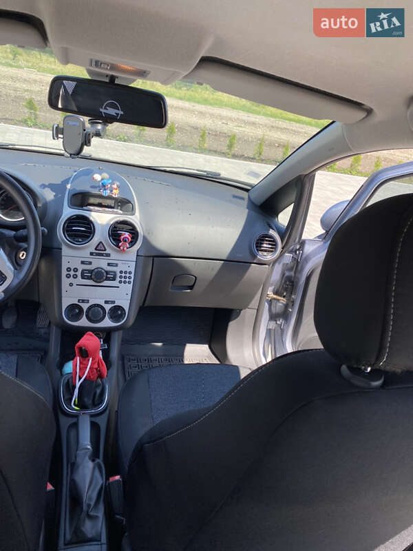 Хэтчбек Opel Corsa 2006 в Лопатине