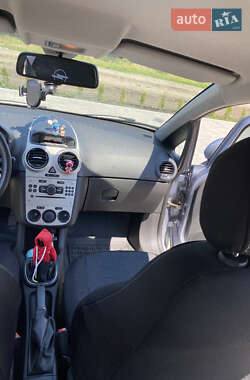 Хэтчбек Opel Corsa 2006 в 