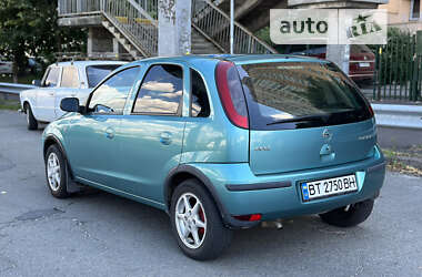 Хэтчбек Opel Corsa 2004 в Киеве