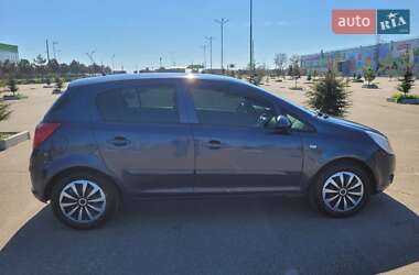 Хэтчбек Opel Corsa 2007 в 