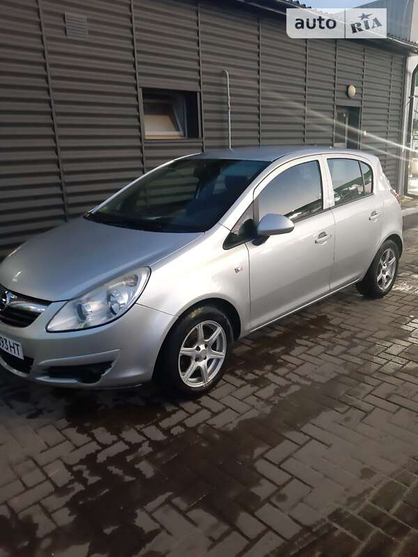 Хэтчбек Opel Corsa 2009 в Ивано-Франковске