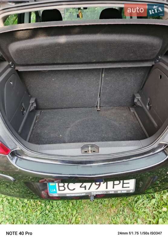 Хэтчбек Opel Corsa 2010 в Самборе