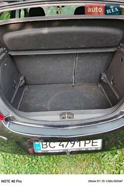 Хэтчбек Opel Corsa 2010 в 