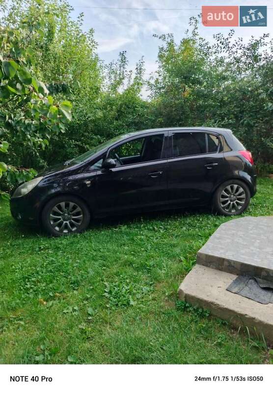 Хэтчбек Opel Corsa 2010 в Самборе